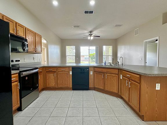 5th image of 60 Pine Grove Dr