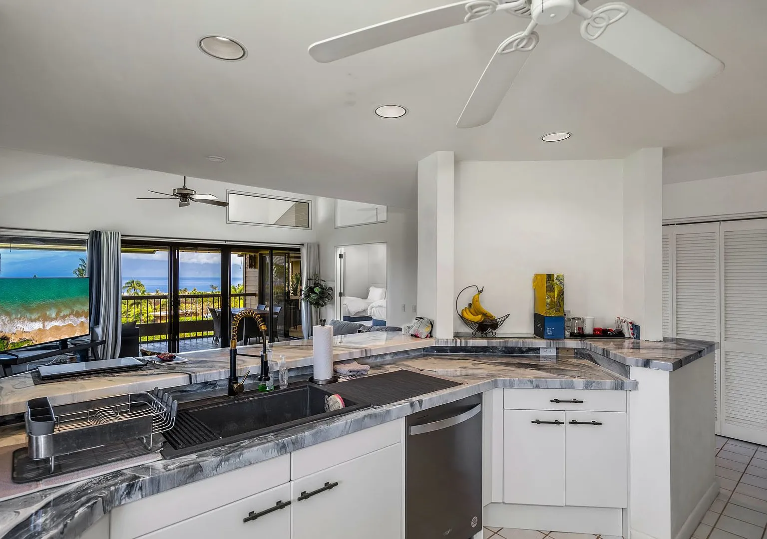 Furnished Masters, 2 Bed, 2 Bath Condo with Great Ocean Views — Photo 1