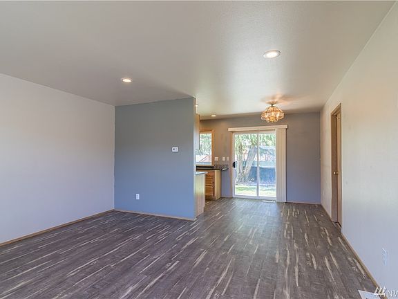 5th image of 1438 S James Ave