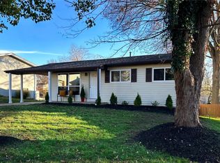 30 Hillcrest Blvd, Ballwin, MO 63021