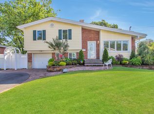 235 W 19th St, Deer Park, NY