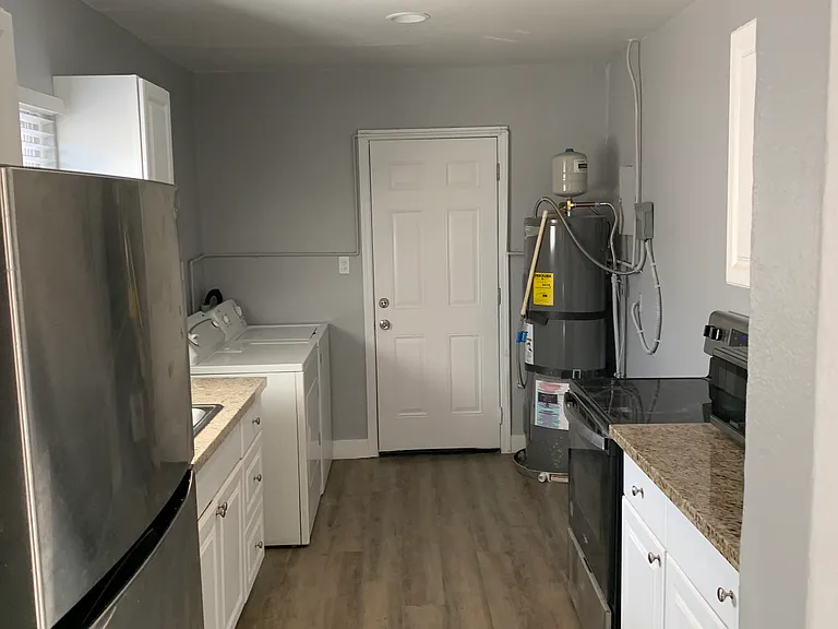 1721 Linden Ave — Photo 7