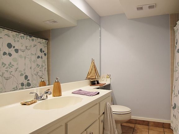 4th image of 4141 Bayshore Blvd APT 301