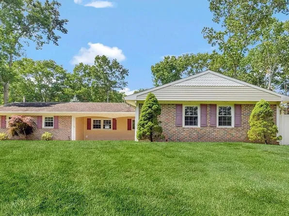 57 Sycamore Circle, Stony Brook, NY 11790