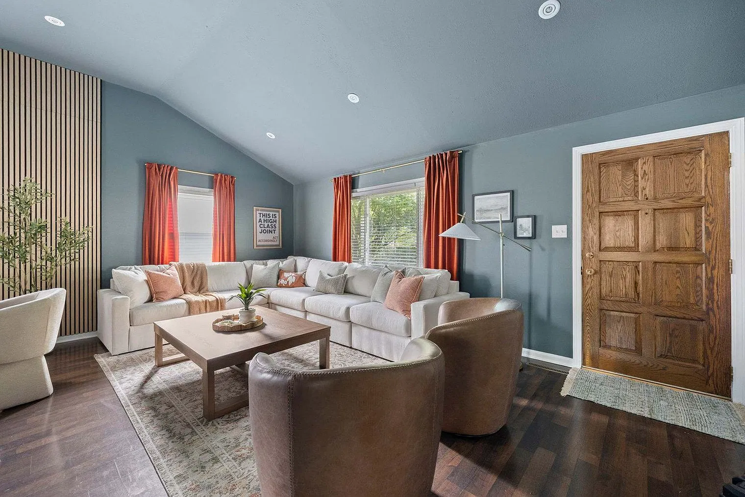 3 bed, 1.0 bath, 1474 sqft, $8,483 — Photo 2