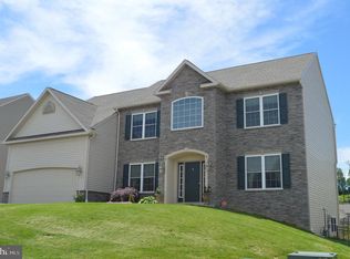 6 Goldeneye Dr, Reading, PA 19608