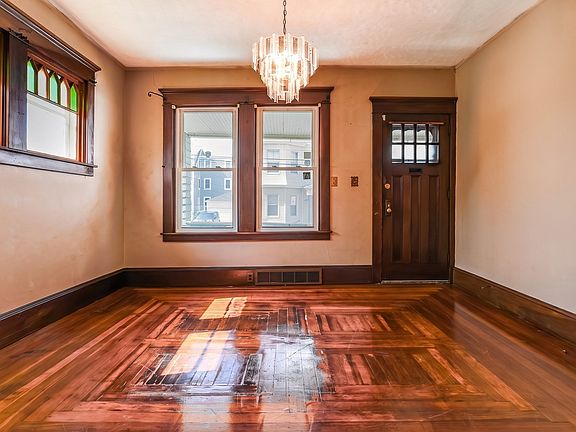 3rd image of 228 Brook St