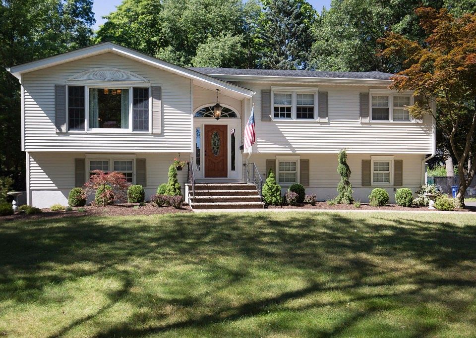 1st image of 762 Tiffany Ave