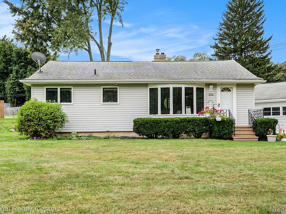 1st image of 2331 Oakdale Dr