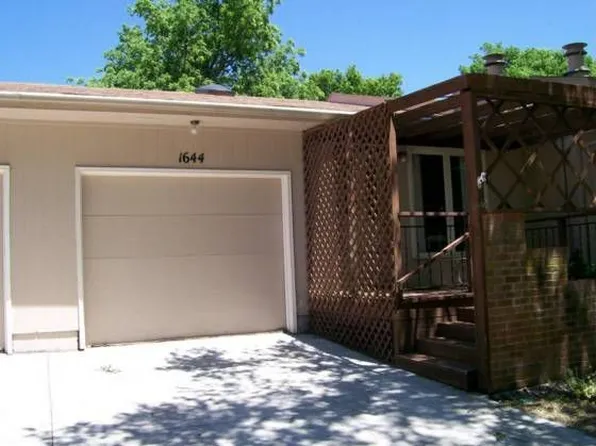 1644 Woodcrest Dr, Manhattan, KS 66502
