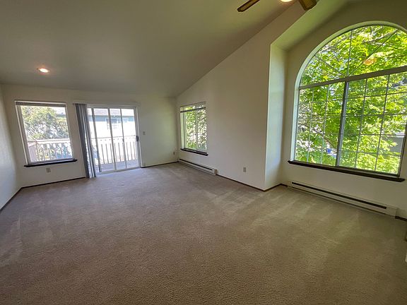 4th image of 2717 Moore St #1