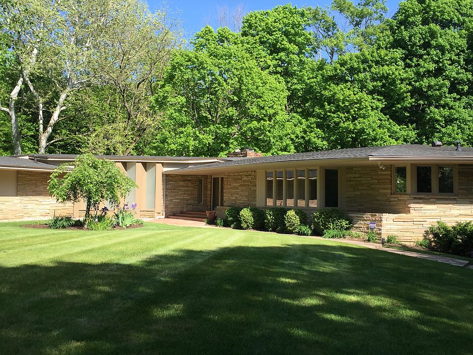 1st image of 200 Williams Dr