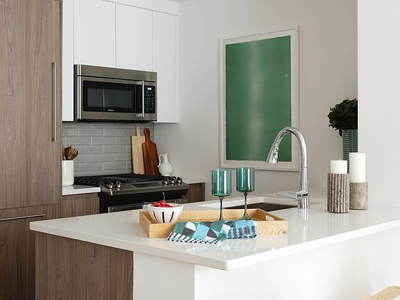 4th image of 550 10th Ave #3304