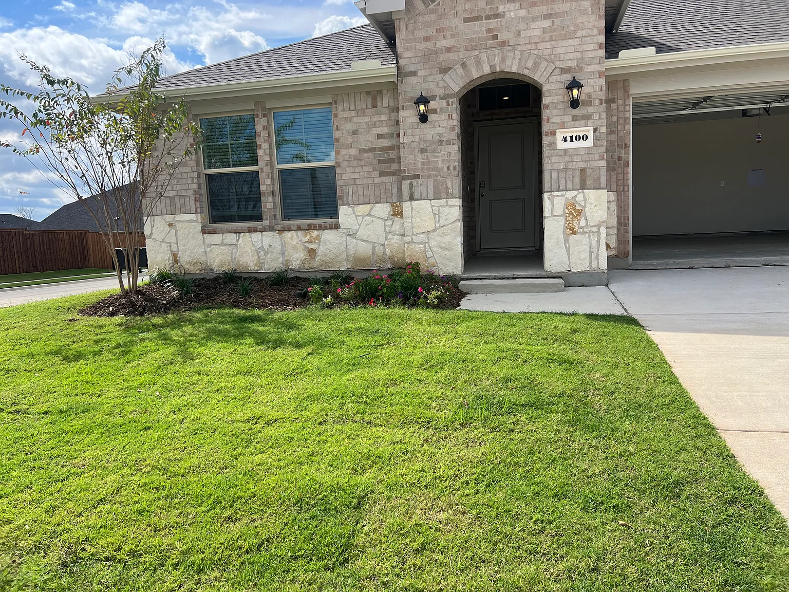 4 bed, 2119 sqft, $2,575 — Photo 2