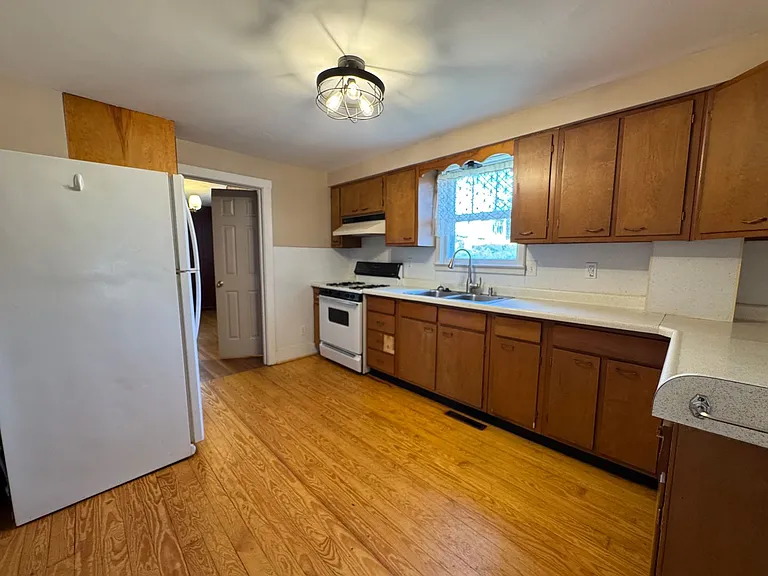 284 W Elizabeth St — Photo 7
