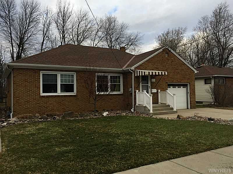 2nd image of 167 Dekalb St