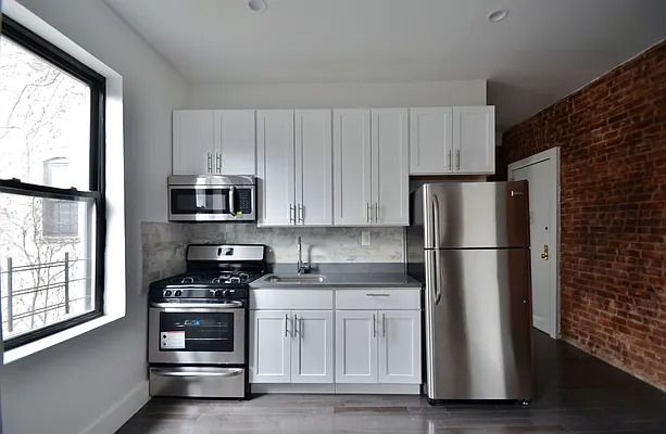 Rented by CITY SKYLINE REALTY INC | media 19