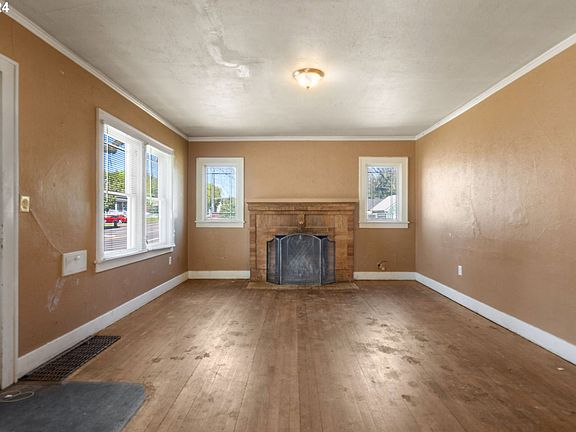2nd image of 790 17th St NE