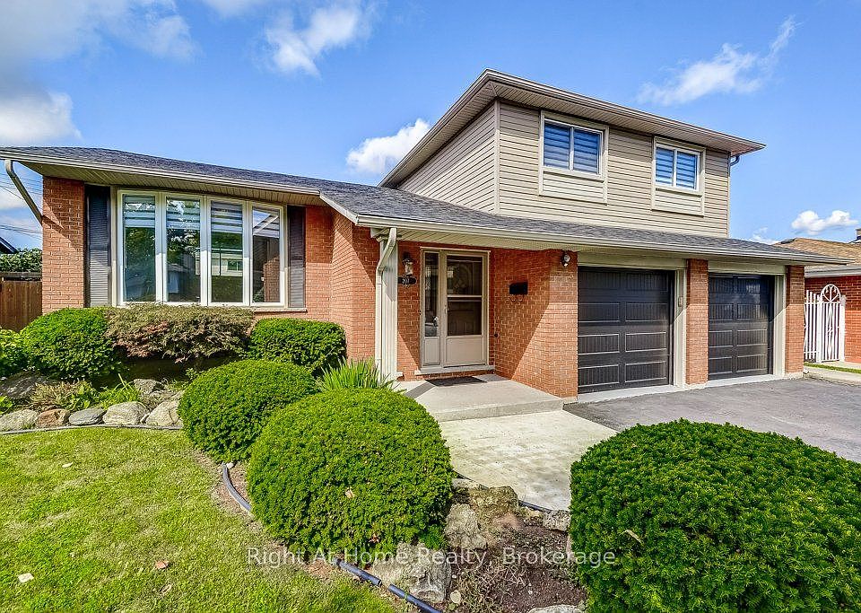 1st image of 207 Montmorency Dr