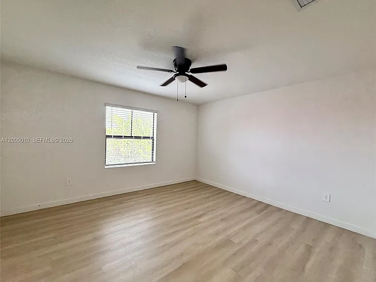 529 NE 1st Dr — Photo 14