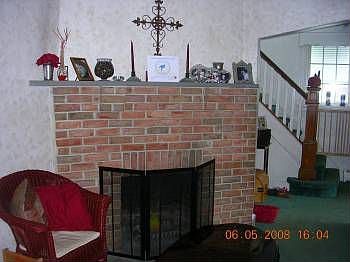 3rd image of 10 E Ashland Ave