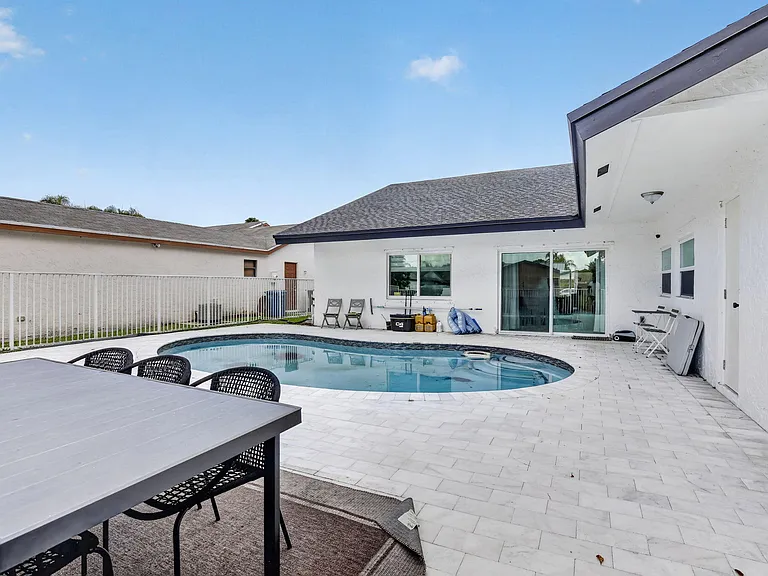 16709 SW 5th Ct — Photo 34