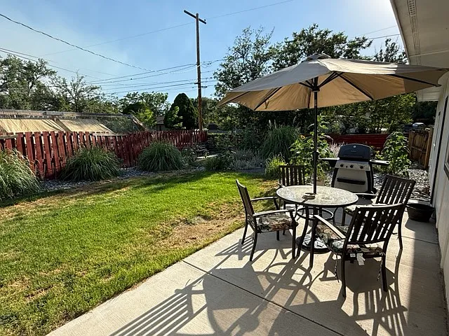 Fenced backyard zone