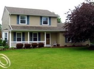 60365 Lamplighter Dr, New Hudson, MI