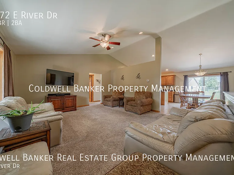 772 E River Dr — Photo 12