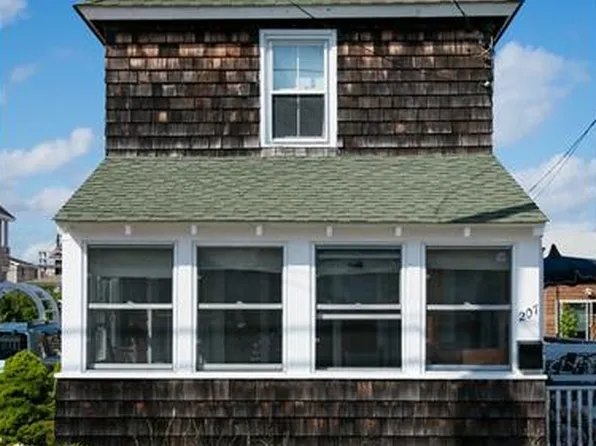 207 4th St, Beach Haven, NJ 08008
