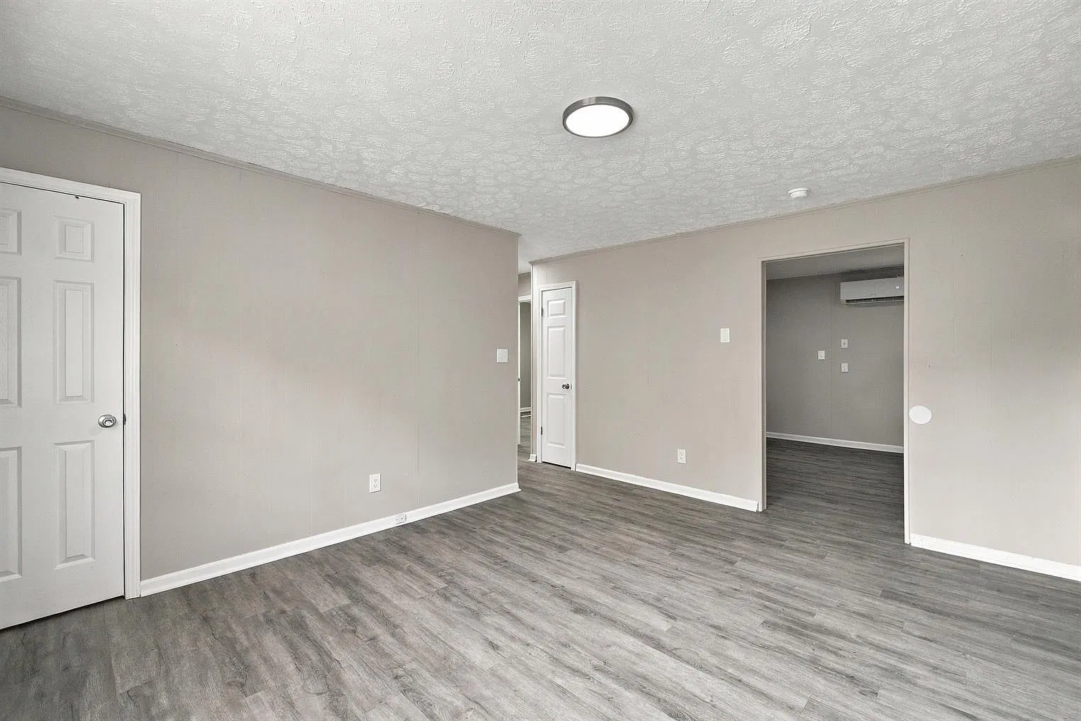 Roberts Street Apartments — Photo 4