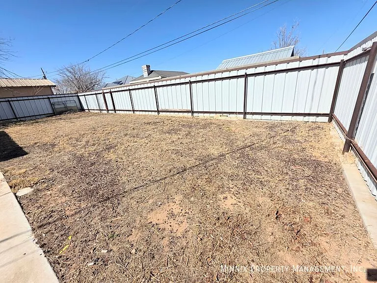 1325 E Cowden Ave — Photo 30