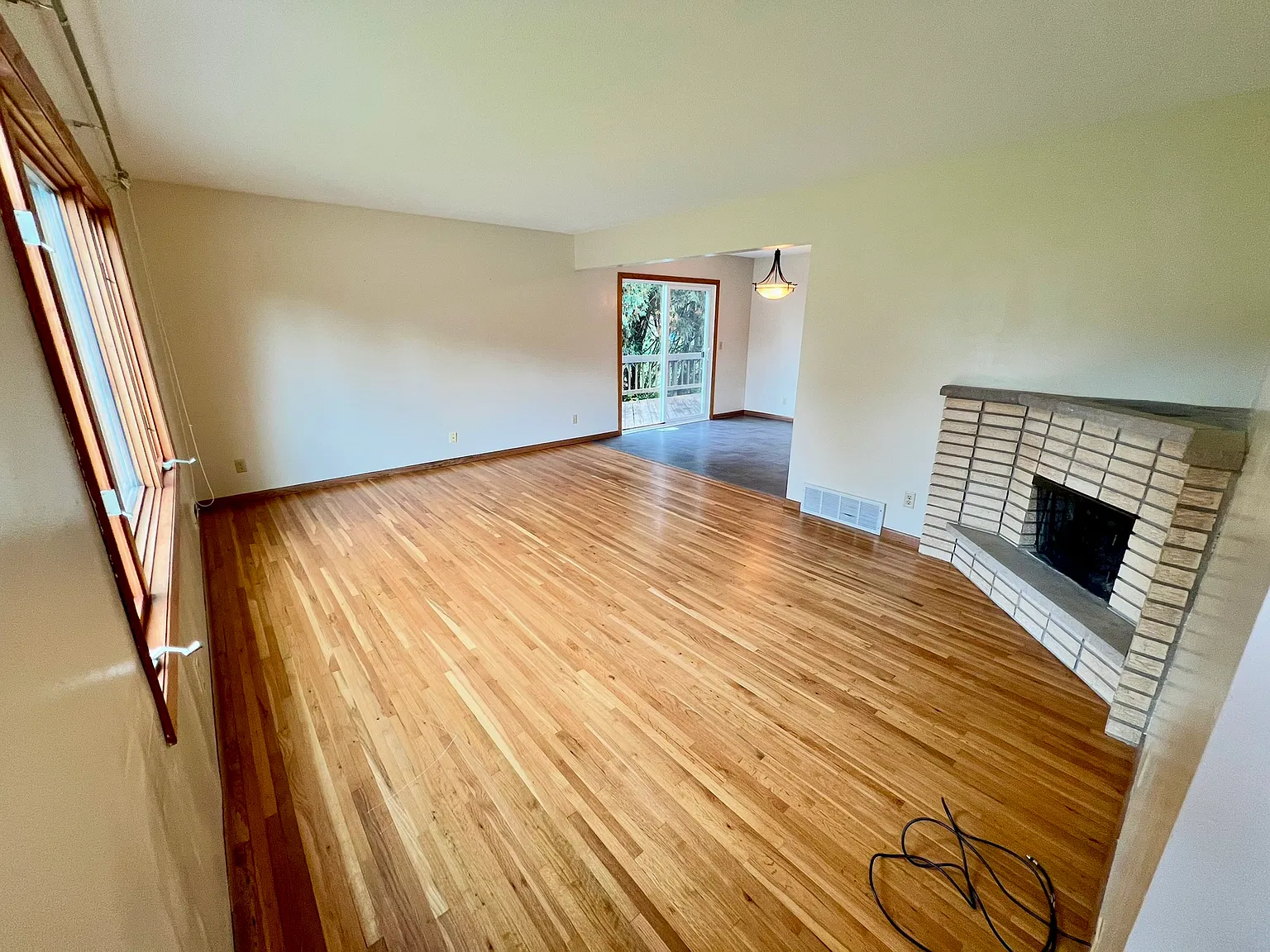 3 bed, 2.5 bath, 1809 sqft, $2,395 — Photo 2