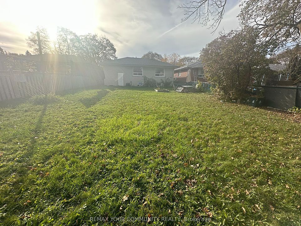 2nd image of 33 Aikenhead Rd