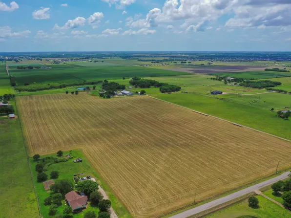 11810 Zamanek Rd, Needville, TX 77461
