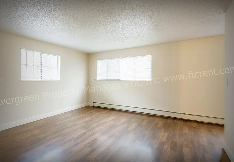 L-13 — Photo 24