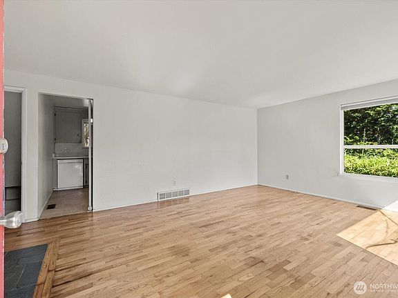 3rd image of 14709 58th Avenue S
