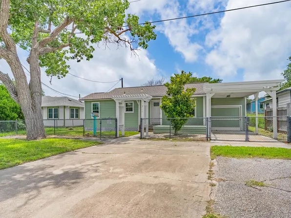 715 W Wilson Ave, Aransas Pass, TX 78336