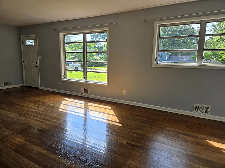 645 Forest Ridge Dr SE — Photo 3