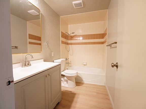 4th image of 9642 Helena Ave #1