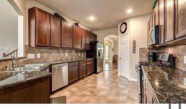 6 bed, 3094 sqft, $3,600 — Photo 3