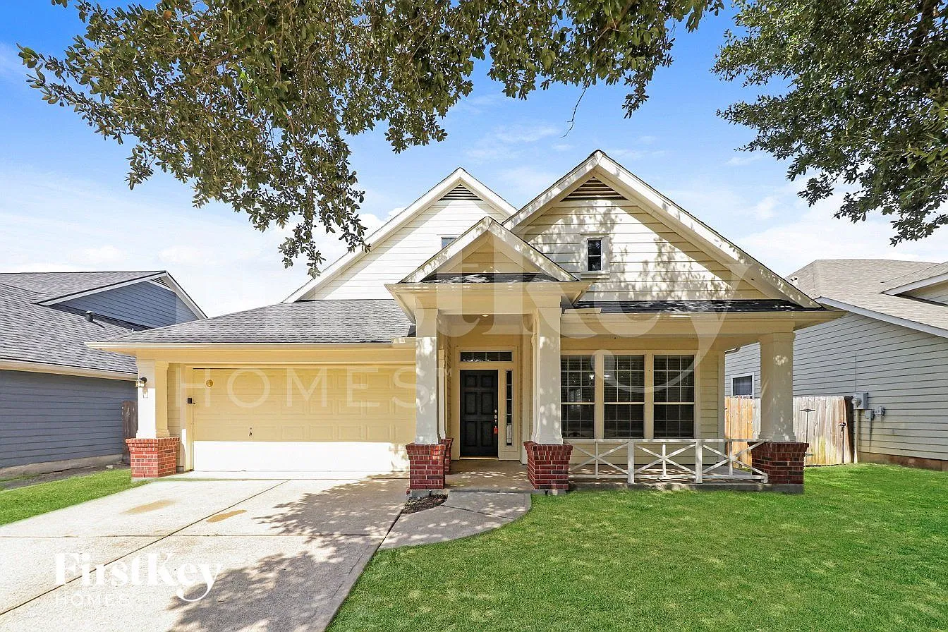 3 bed, 2.0 bath, 2097 sqft, $2,555 — Photo 1