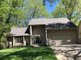 10574 Greenbelt Dr, Clive, IA 50325