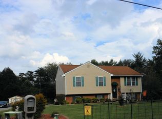 3410 Hemingway Rd, Roanoke, VA 24014