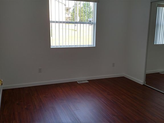5th image of 601 Twin Oaks Dr