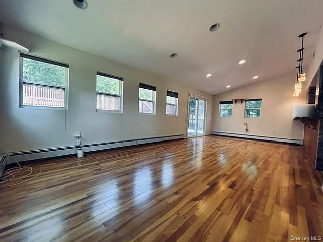 4 bed, 2.0 bath, 2160 sqft, $4,500 — Photo 2
