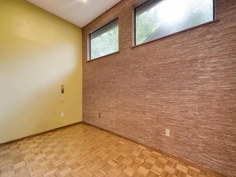 800 Leonard St — Photo 4