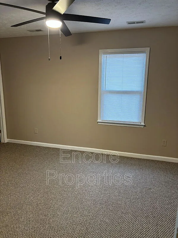 2 bed, 2.5 bath, 1327 sqft, $1,475 — Photo 2