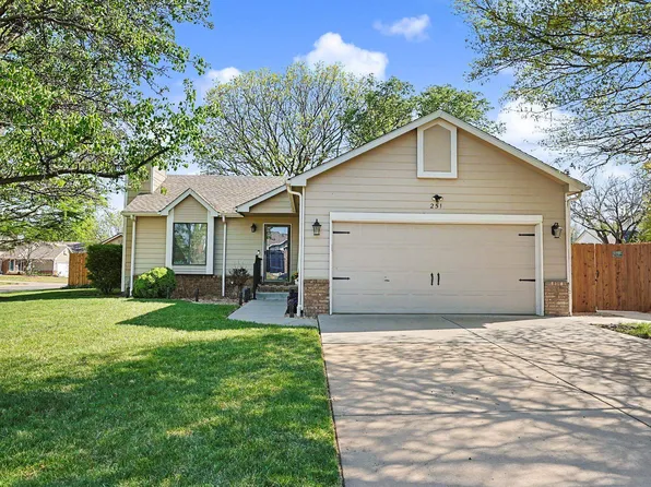 251 E Catalpa Ct, Derby, KS 67037
