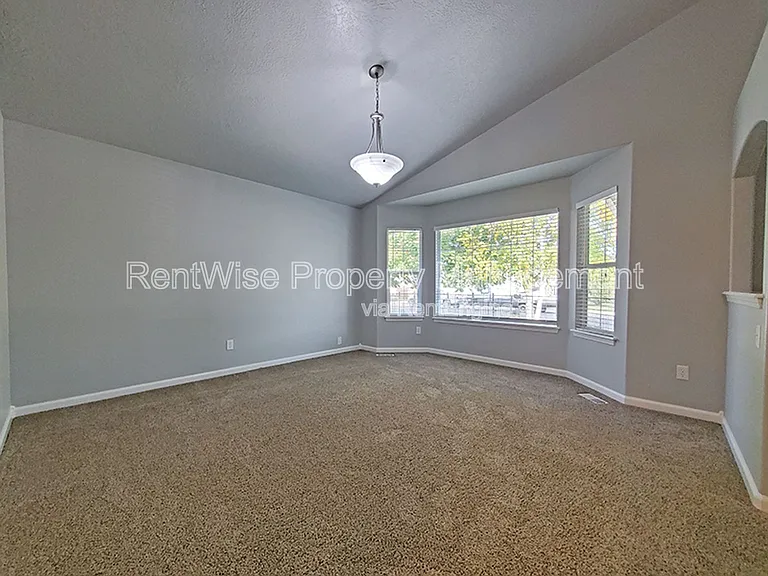 575 W Elias St — Photo 5